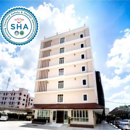 P.A. Thani Hotel Накхон Сауан Екстериор снимка