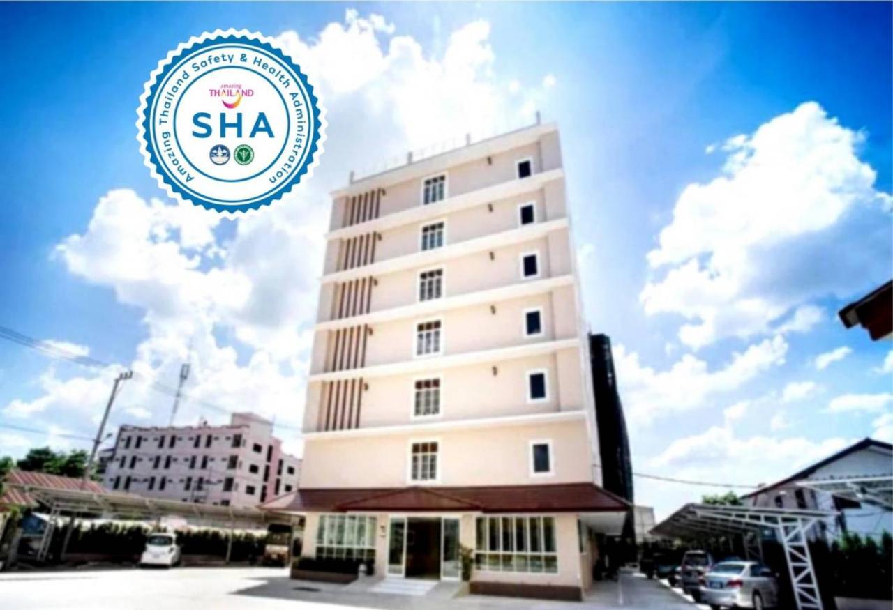 P.A. Thani Hotel Накхон Сауан Екстериор снимка