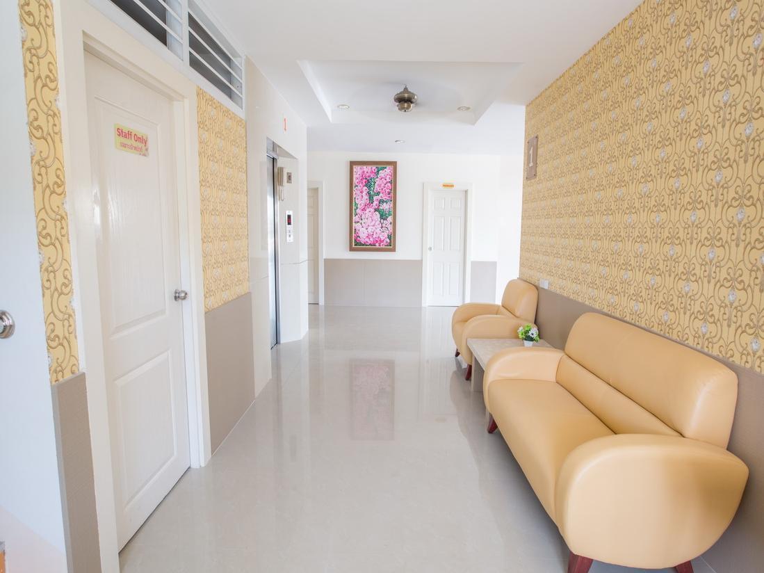P.A. Thani Hotel Накхон Сауан Екстериор снимка