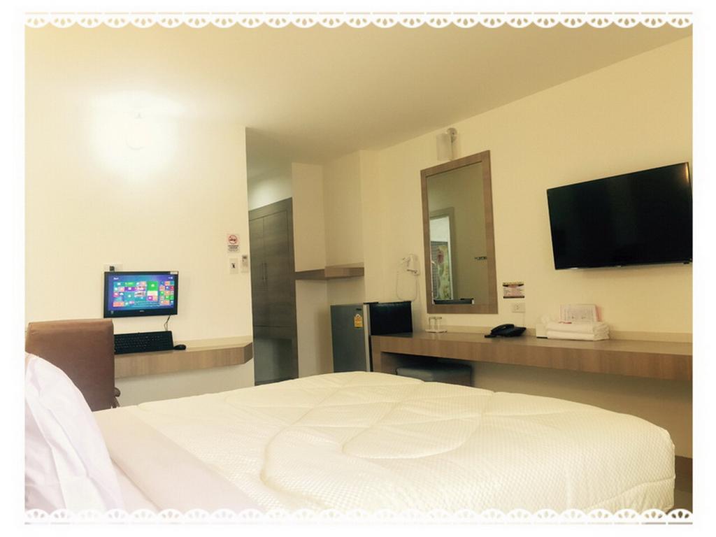 P.A. Thani Hotel Накхон Сауан Екстериор снимка