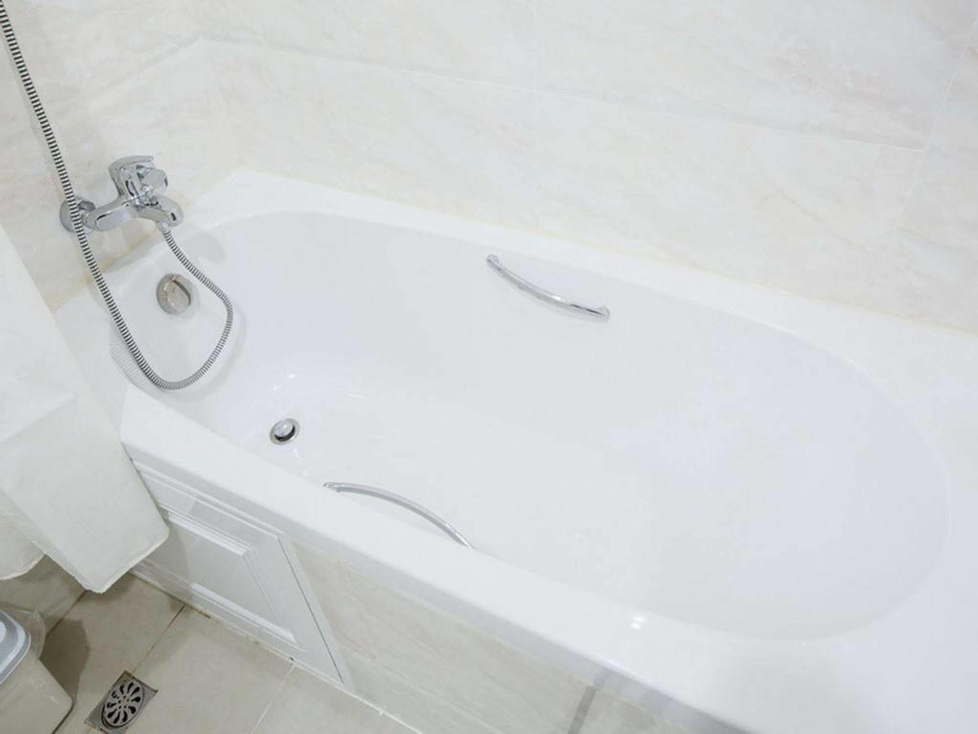 P.A. Thani Hotel Накхон Сауан Екстериор снимка