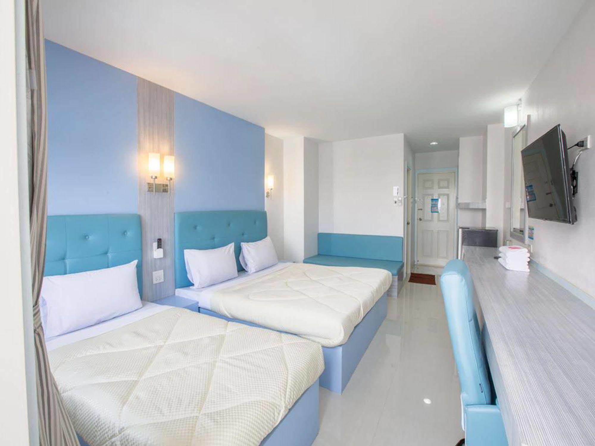 P.A. Thani Hotel Накхон Сауан Екстериор снимка